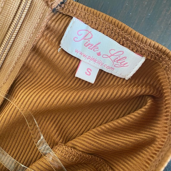 FIND YOUR WAY BACK BROWN RING LINK HALTER RIBBED DRESS - Picture 3 of 4